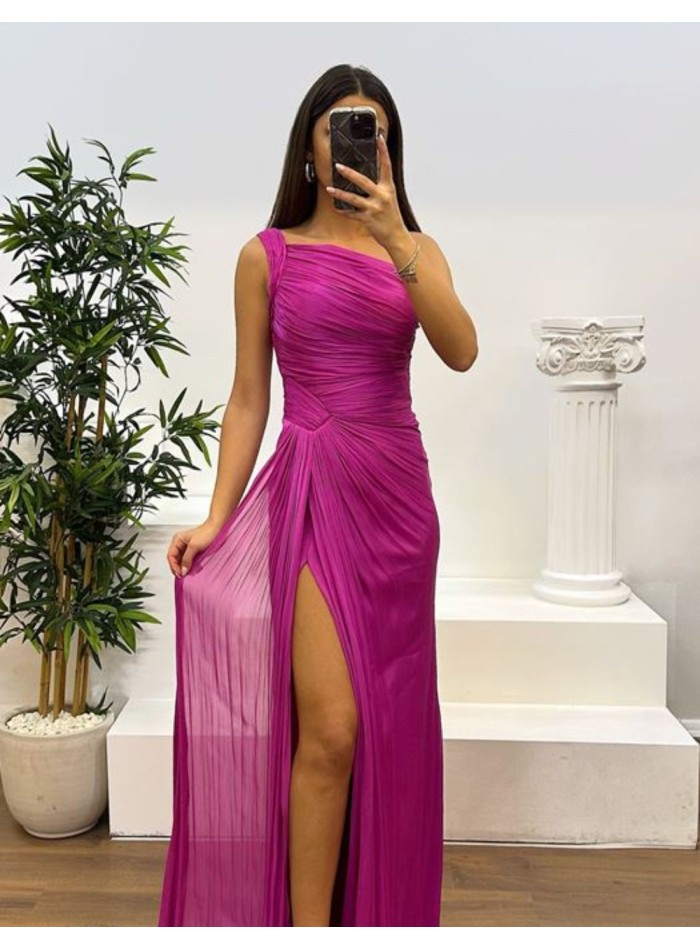 Robe de soirée longue et plissée avec encolure...