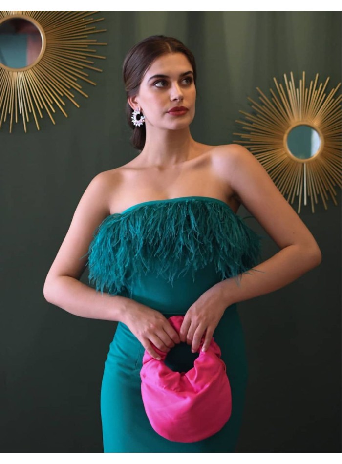 Vestido midi de fiesta con escote de plumas