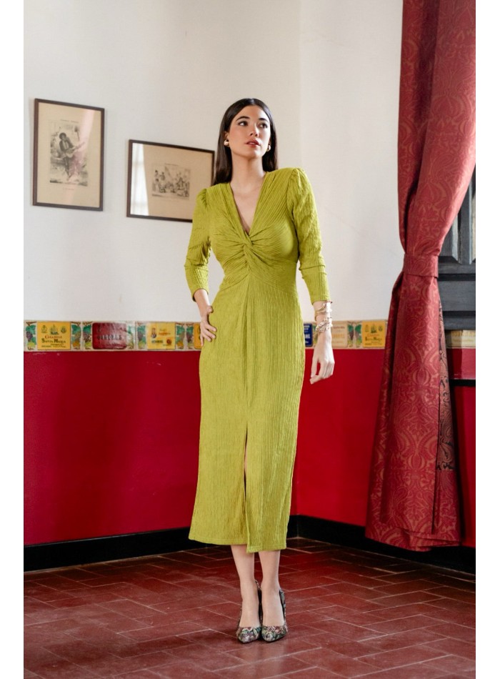 Vestido largo verde pistacho escote drapeado