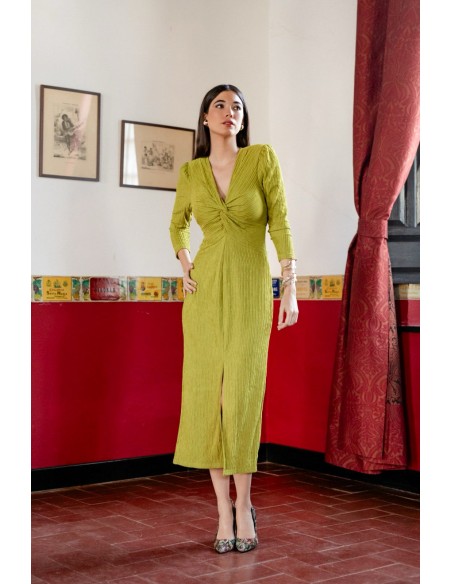 Vestido largo verde pistacho escote drapeado