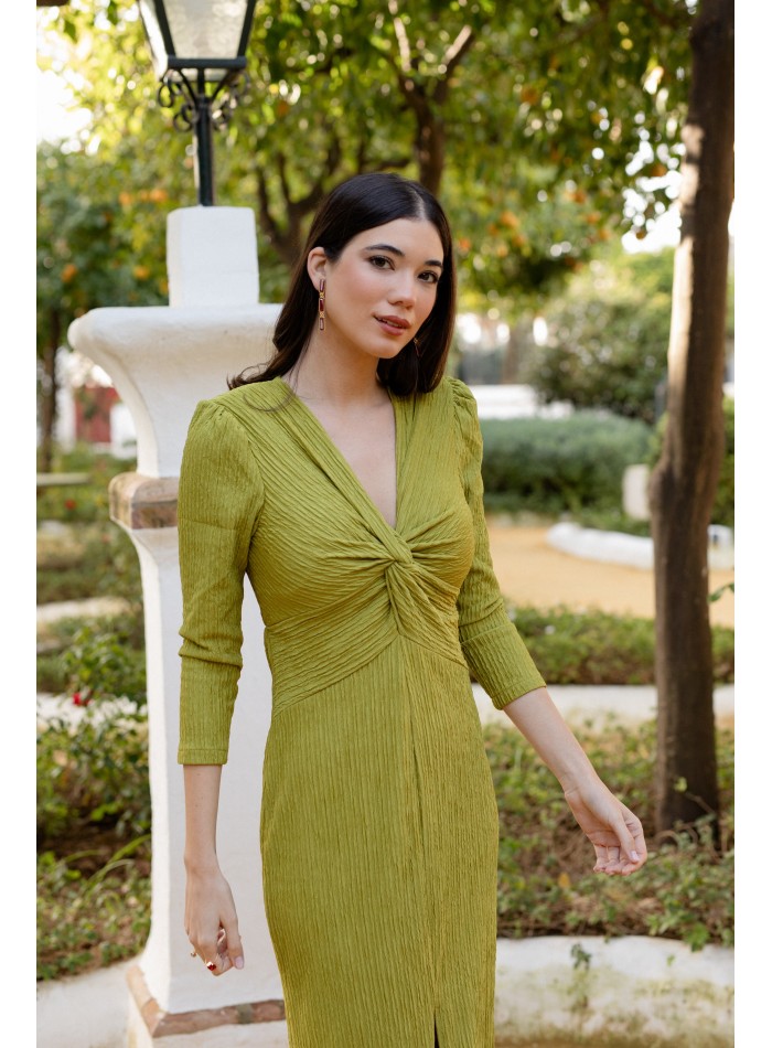 Vestido largo verde pistacho escote drapeado
