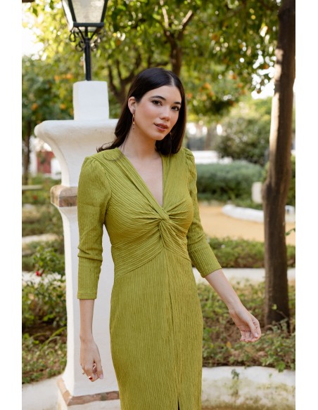 Vestido largo verde pistacho escote drapeado