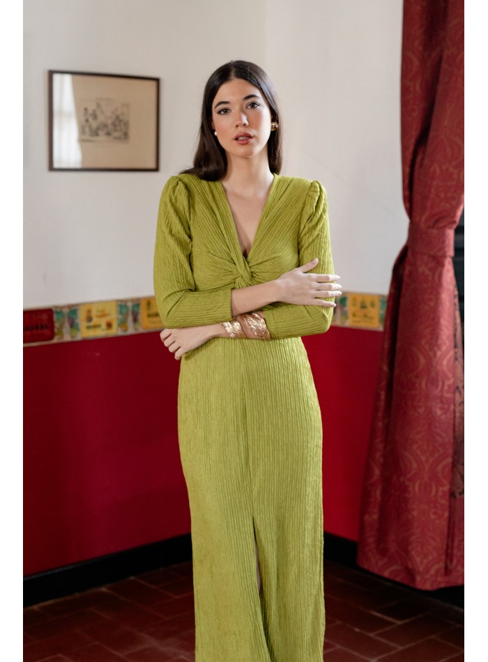 Vestido largo verde pistacho escote drapeado
