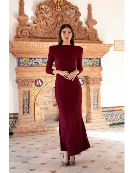 Robe longue marron avec décolleté dans le dos