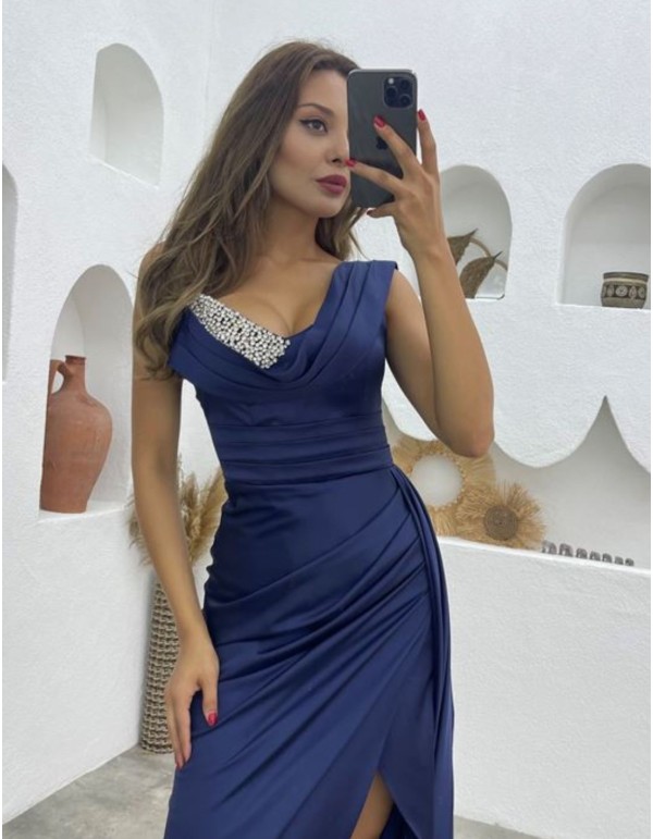 Vestido de fiesta largo con falda capa y adorno pedrería 2