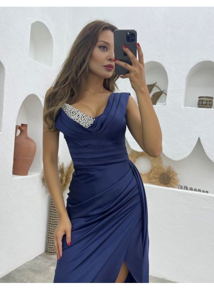 Robe longue de fête avec jupe cape et ornements...