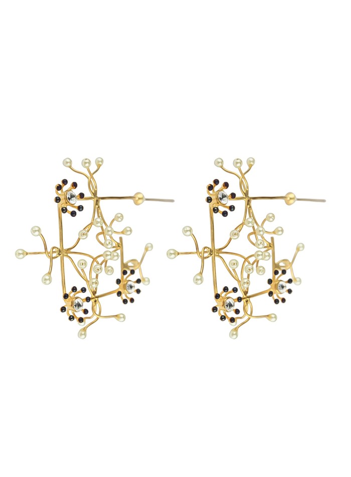 Gold earrings with floral design