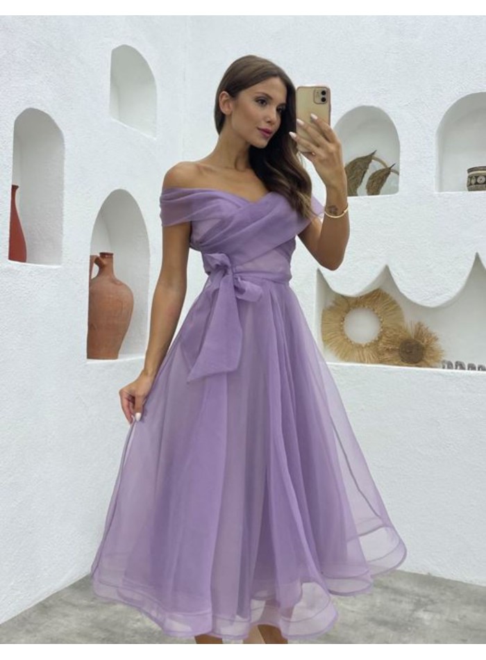 Vestido de cóctel midi con escote bandeau y lazada en cintura