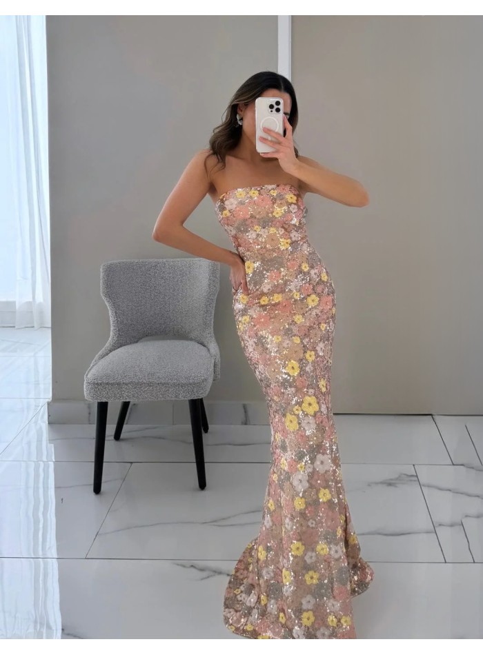 Robe de soirée longue pour invitée avec fleurs pailletées