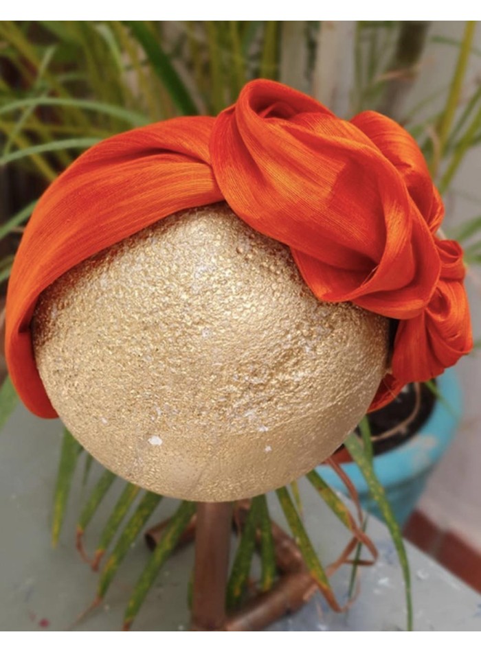 Diadema arrugada de seda naranja con rejilla para eventos