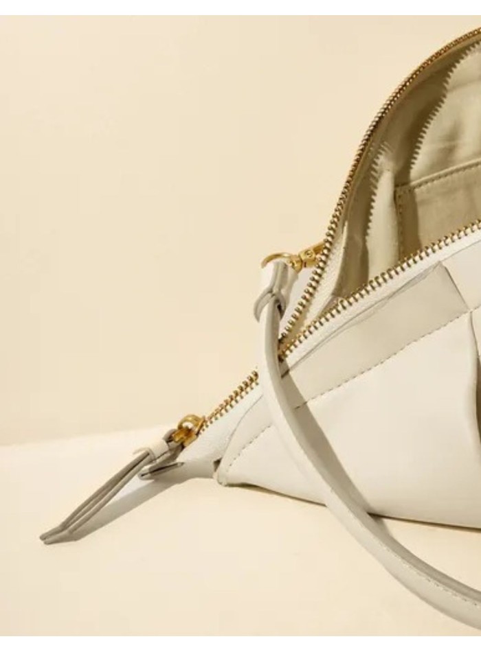 Bolso de mano marfil con forma de gyoza para invitadas