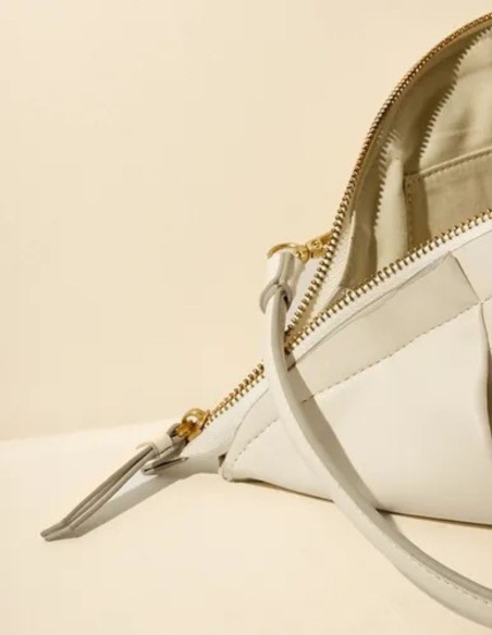 Bolso de mano marfil con forma de gyoza para invitadas