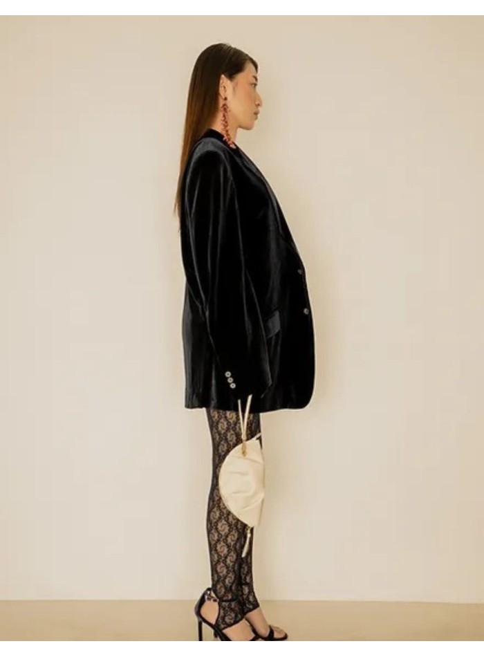 Ivory gyoza-shaped mini hand bag