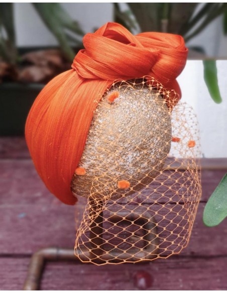 Diadema arrugada con sinamay de seda Diadema arrugada con sinamay de seda