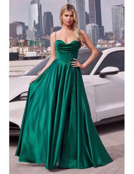 Robe de bal à décolleté en cœur et jupe flottante