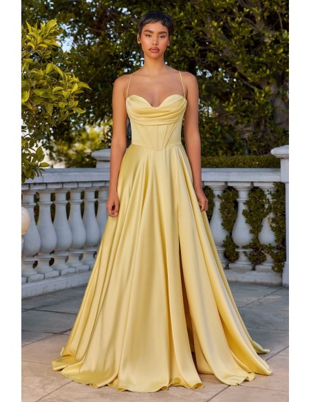 Vestido de fiesta con escote corazón y falda de vuelo