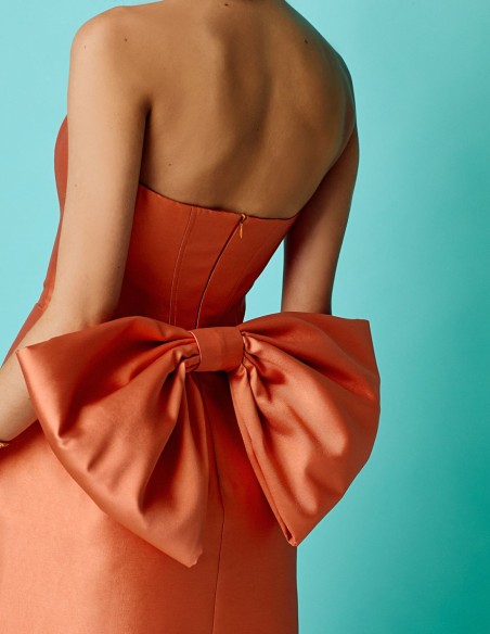 Vestido corto de fiesta con corpiño y lazo Vestido corto de fiesta con corpiño y lazo