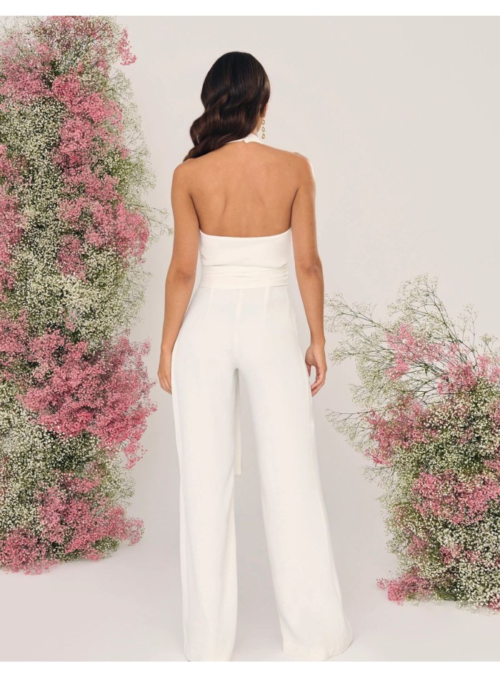 Mono de novia con lazada en la cintura y cuello halter
