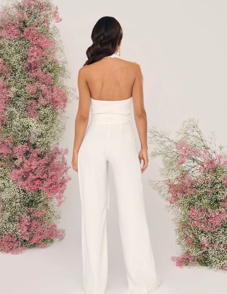 Mono de novia con lazada en la cintura y cuello halter Mono de novia con lazada en la cintura y cuello halter