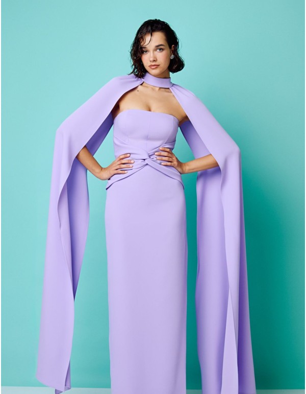 Robe de soirée longue avec manches cape, de couleur lilas