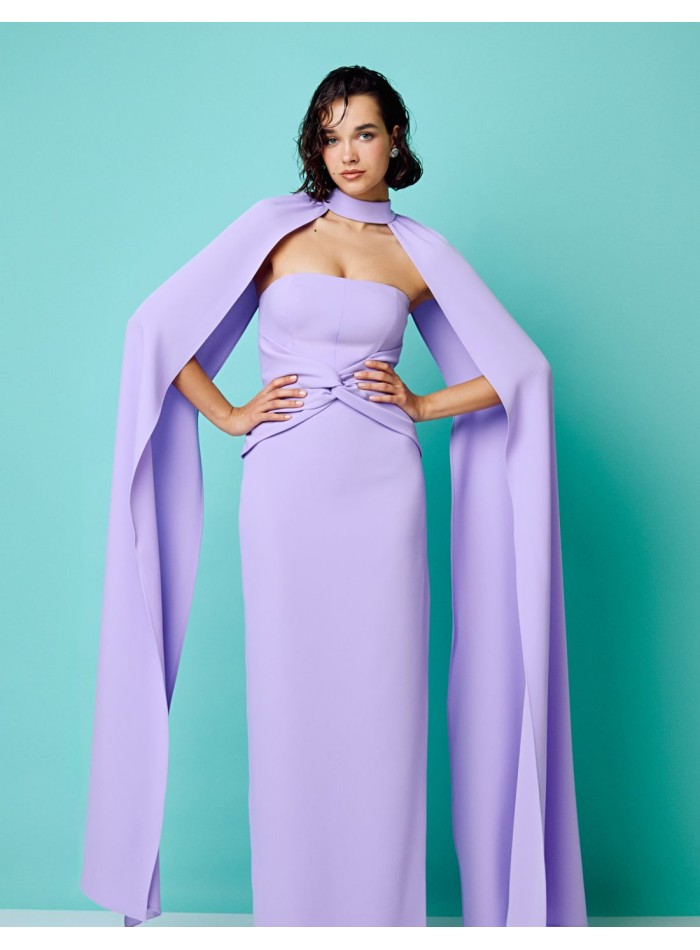 Robe de soirée longue avec manches cape, de couleur lilas