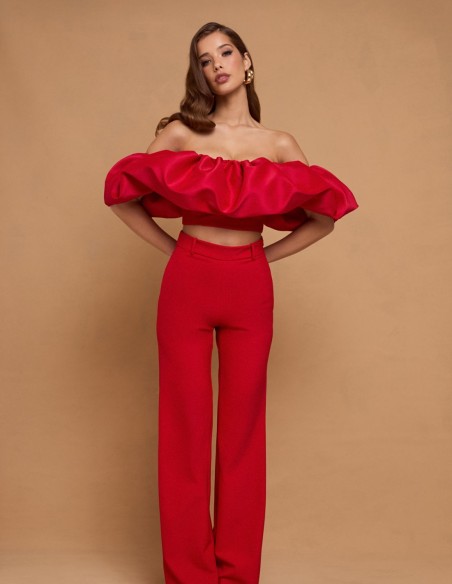 Pantalon long droit rouge avec passants de ceinture et ceinture haute
