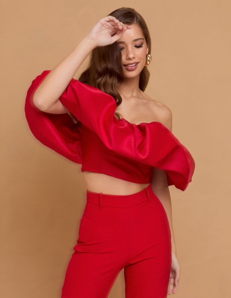 Pantalon long droit rouge avec passants de ceinture et ceinture haute