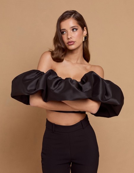 Top de fiesta negro con maxi volante bandeau para cenas especiales Top de fiesta negro con maxi volante bandeau para cenas especiales