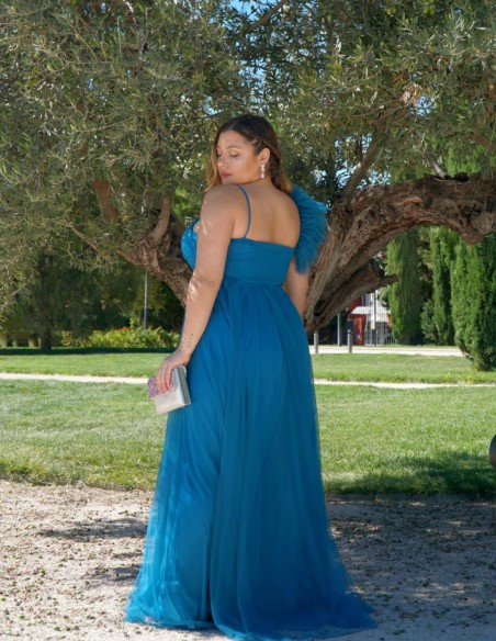 Vestido largo de fiesta de tul con hombro decorado para invitada