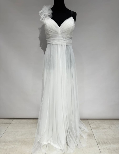 Long tulle dress with decorated shoulder for guest - Sandra Barneda