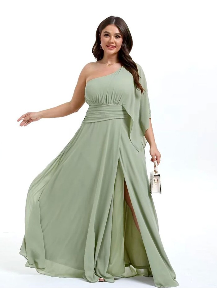 Robe de soirée longue avec encolure asymétrique...