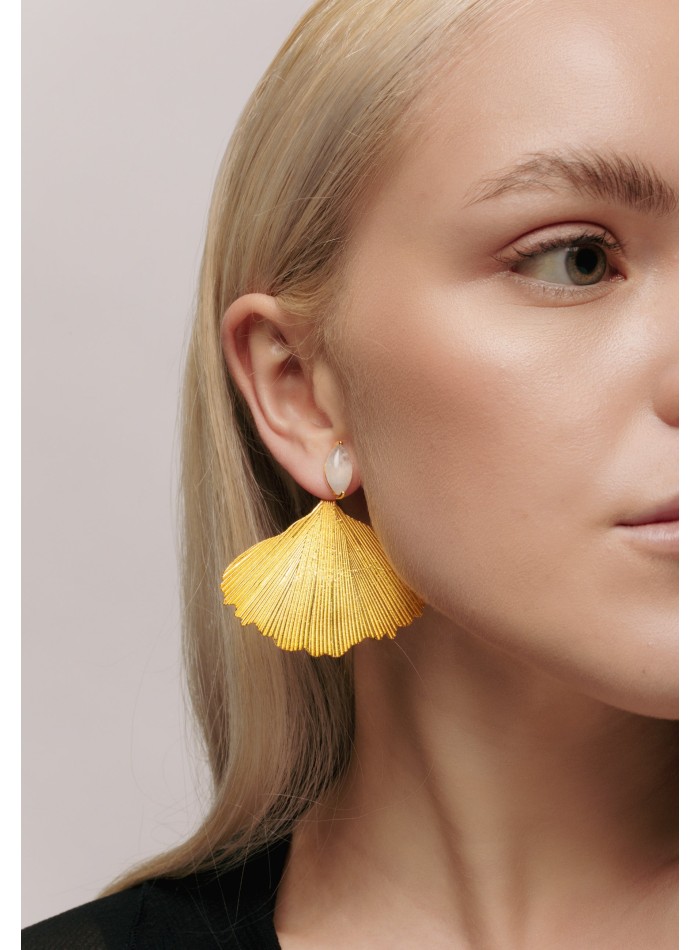 Golden earrings with leaf shape