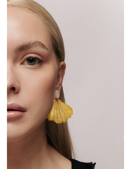 Golden earrings with leaf shape