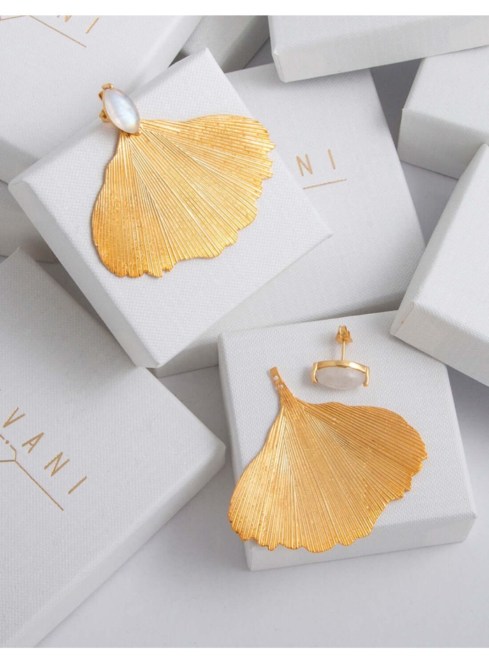 Golden earrings with leaf shape