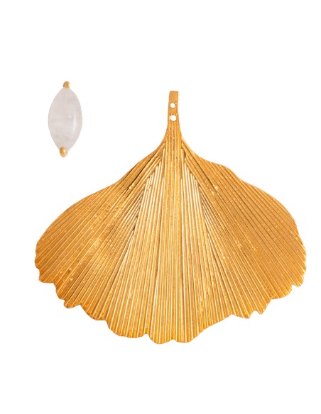 Golden earrings with leaf shape