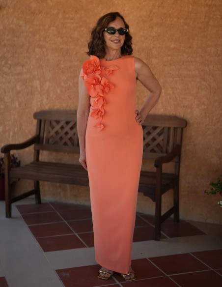 Long dress with closed neckline and flower detail