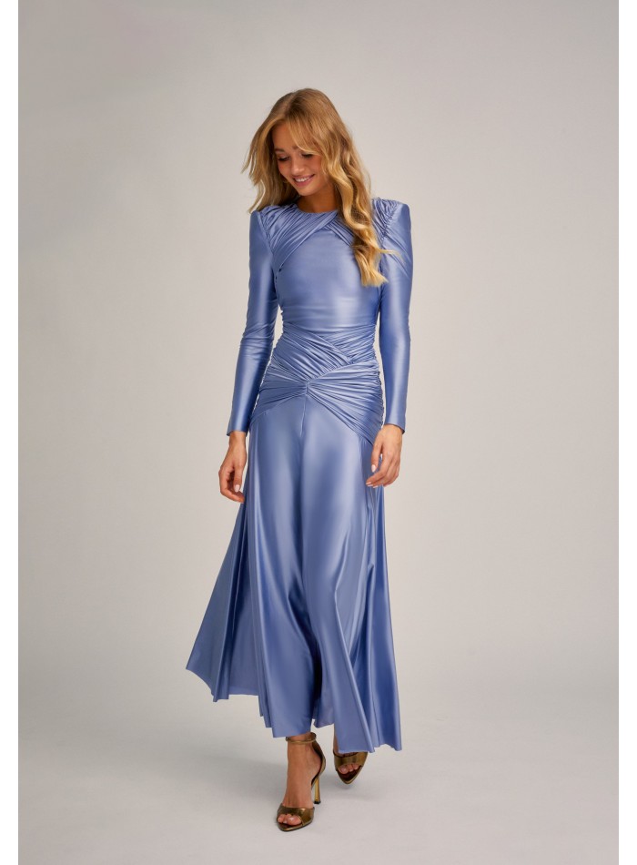Vestido midi azul metálico con drapeado y falda de capa