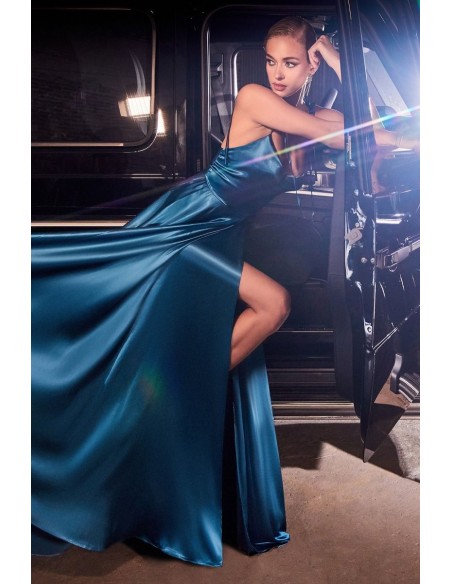 Robe de fête désinfectée avec jupe flottante et bretelles réglables