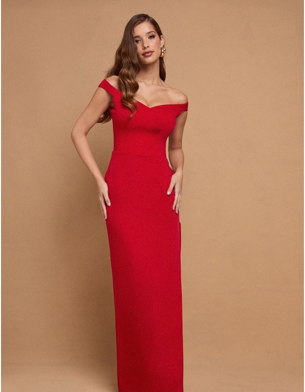 Vestido largo rojo con escote bandeau para invitada a evento 2