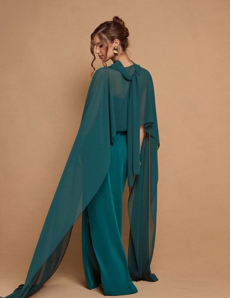 Vestido largo palabra de honor con capa verde esmeralda