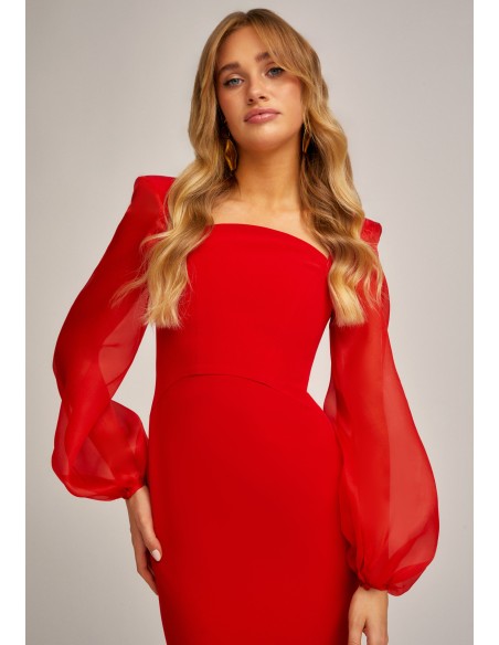 Vestido largo rojo con escote curvo y mangas abullonadas para invitada