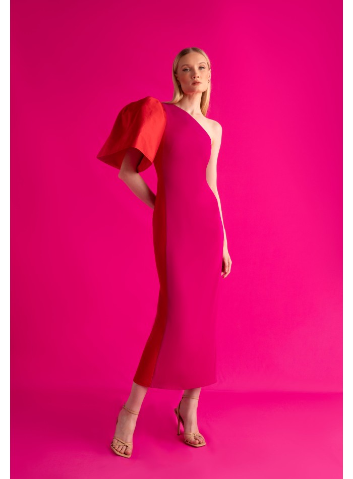 Robe bicolore asymétrique avec épaules...