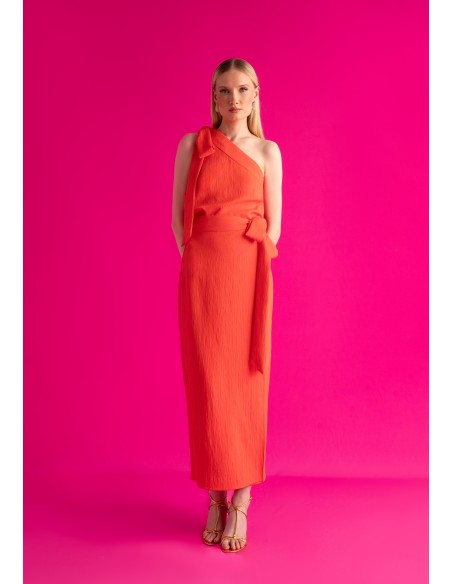 Top asimétrico naranja con lazada en el hombro