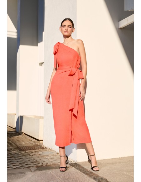 Top asimétrico naranja con lazada en el hombro