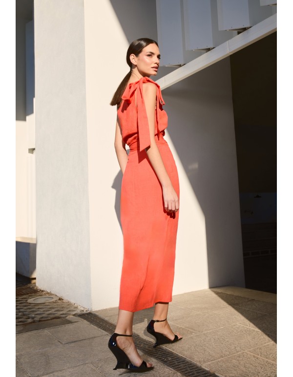 Top asimétrico naranja con lazada en el hombro 2