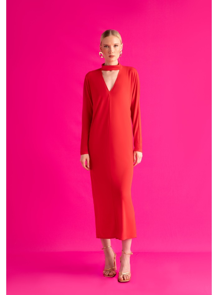 Vestido en crepé ligero con mangas murciélago y espalda descubierta para eventos