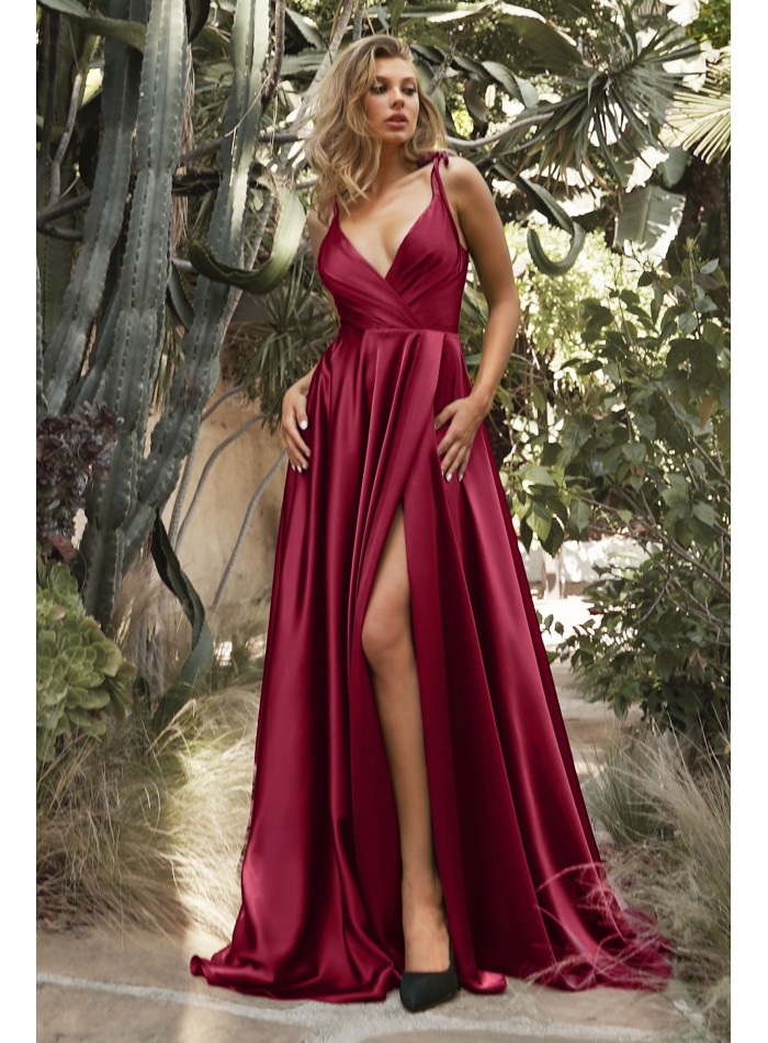 Evening dress in satin with crossed neckline and slit