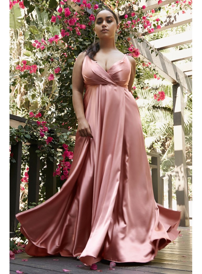 Evening dress in satin with crossed neckline and slit