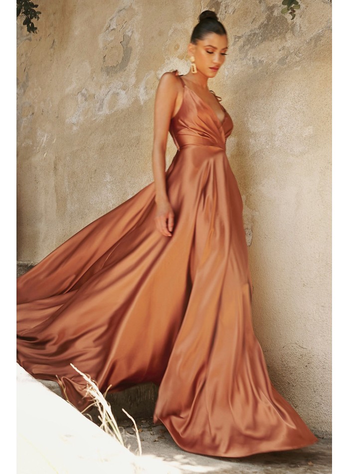 Evening dress in satin with crossed neckline and slit