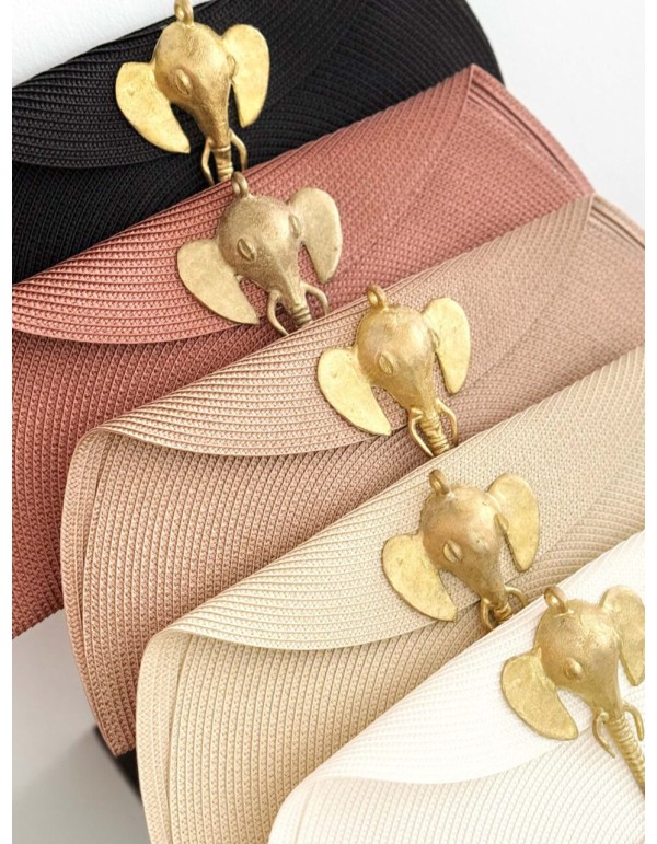Raffia bag with elephant clasp in bronze 2